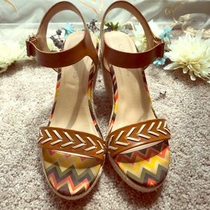 Chinese Laundry Tribal inspired Wedges Size 10